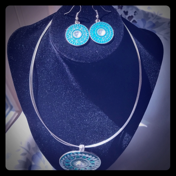 Early 2000s wire strand & medallion statement neck - Picture 2 of 9